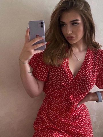 Елена Светлая Брюнетка